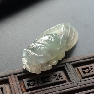 (超值推荐)冰种水墨色一鸣惊人挂件