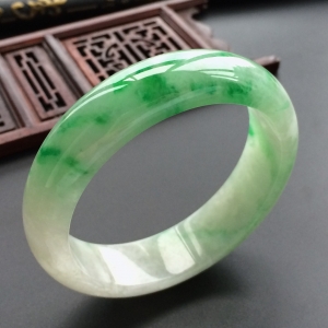 糯冰种飘翠手镯(54mm)