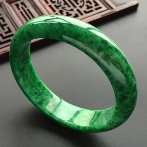 (超值推荐)糯冰种阳绿手镯(56.7mm)
