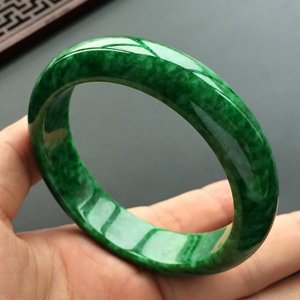 (超值推荐)糯冰种阳绿手镯(56.2mm)