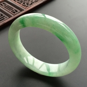 (超值推荐)糯冰种飘翠手镯(53.8mm)