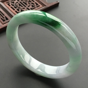 (超值推荐)糯冰种飘翠手镯(57.6mm)