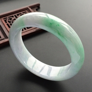 (超值推荐)糯冰种淡春带彩手镯(59mm)