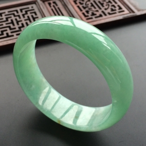 (超值推荐)糯冰种绿晴水手镯(56.3mm)