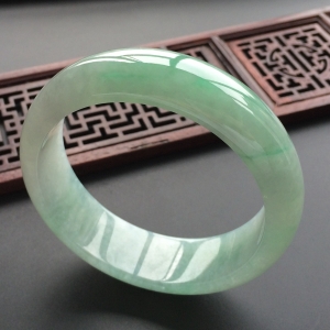 (超值推荐)糯冰种晴水手镯(58.2mm)
