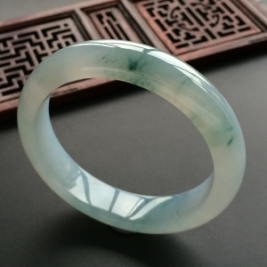 (超值推荐)糯冰种飘花手镯(52mm)