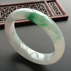 (超值推荐)糯冰种飘翠手镯(60mm)