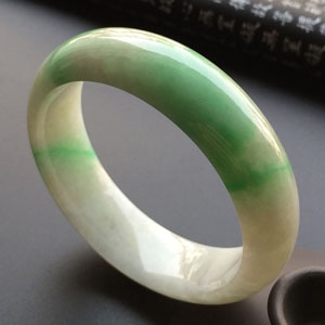 （超值推荐）糯冰种飘翠手镯（58.4mm）