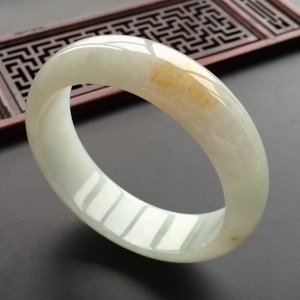 (超值推荐)糯冰种飘黄花手镯(58mm)
