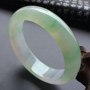 （超值推荐）冰种飘绿花手镯（57.7mm）