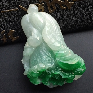 （超值推荐）糯冰种阳绿白菜挂件