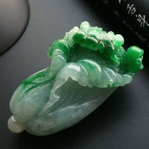 (超值推荐)糯冰种阳绿白菜挂件