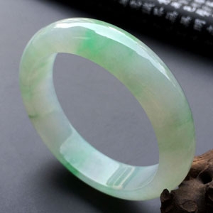 (超值推荐)糯冰种飘翠手镯(57.7mm)