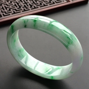 (超值推荐)糯冰种飘翠贵妃镯(56.8mm-50mm)