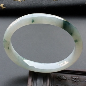 (超值推荐)糯冰种飘花贵妃手镯(54.3mm-47.3mm)