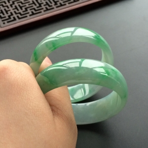 (超值推荐)糯冰种飘翠童镯(一对)(45.7mm/46.3mm)