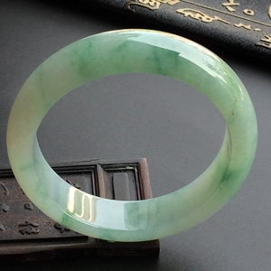 （超值推荐）糯冰种飘花手镯（57.7mm）