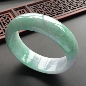 (超值推荐)糯冰种淡春带彩手镯(58.8mm)
