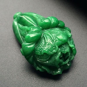 (超值推荐)糯冰种深绿白菜挂件