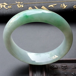 (超值推荐)糯冰种飘翠手镯(58mm)