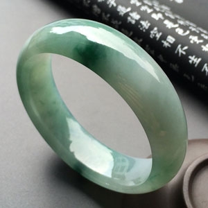 (超值推荐)糯冰种飘花手镯(58.9mm)