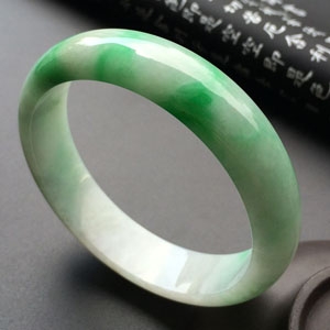 (超值推荐)糯冰种飘翠手镯(57.8MM)