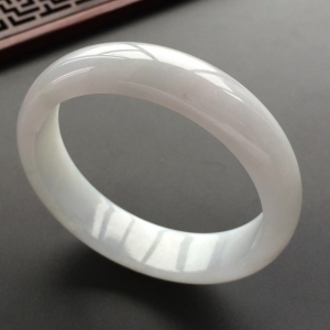 (超值推荐)糯冰种淡晴水手镯(55.5mm)