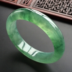 (超值推荐)冰种飘花手镯(55.1mm)