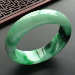 (超值推荐)糯冰种飘翠手镯(53.7mm)