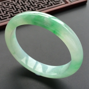 (超值推荐)糯冰种飘翠手镯(56mm)