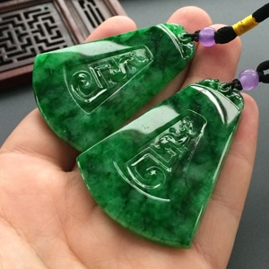 (超值推荐)糯冰种浓绿龙凤牌挂件(一对)
