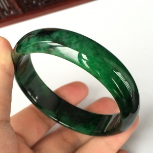 (超值推荐)糯冰种廯加绿手镯(59.3mm)