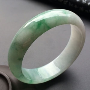 （超值推荐）糯冰种飘花手镯（60.1mm）