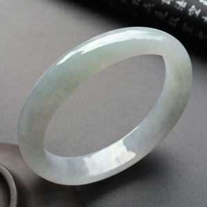 （超值推荐）糯冰种淡晴水贵妃镯（57mm-50mm）