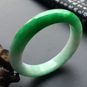 （超值推荐）糯冰种翠色手镯（57mm）