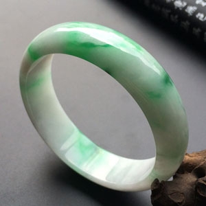 （超值推荐）糯冰种飘翠手镯（59.1mm）