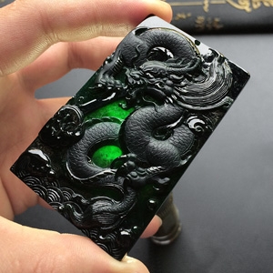 冰种墨翠龙牌挂件