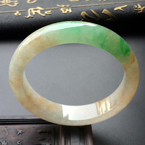 （超值推荐）糯冰种淡三彩手镯（57mm）
