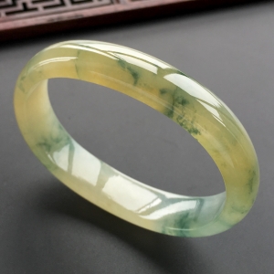 (超值推荐)冰种黄翡飘花贵妃镯(55.6mm-42.5mm)