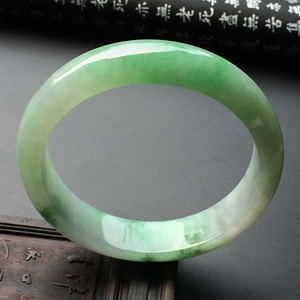 (超值推荐)糯冰种飘花手镯(56.2mm)