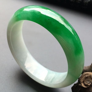 (超值推荐)糯冰种阳绿手镯(54.5mm)