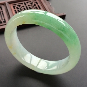 (超值推荐)糯冰种飘翠手镯(56mm)