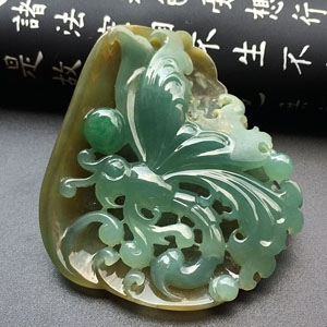 糯冰种晴水褐黄翡蝶舞挂件