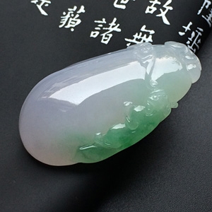 (超值推荐)糯冰种春带彩福瓜挂件