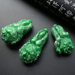 糯冰种翠色白菜挂件(单价)