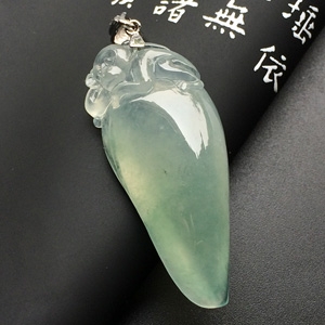 冰种淡晴水福瓜挂件