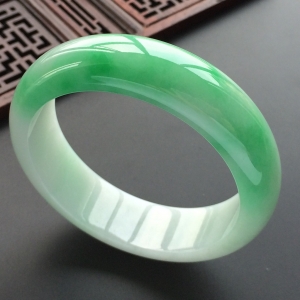 (超值推荐)糯冰种飘翠手镯(56mm)