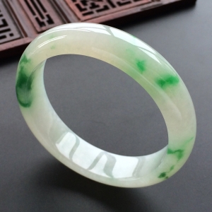 (超值推荐)糯冰种飘翠手镯(51.6mm)