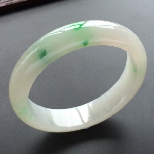 (超值推荐)糯冰种飘翠手镯(54.5mm)