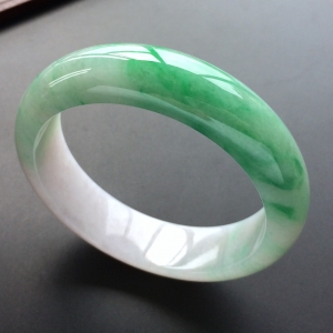 (超值推荐)糯冰种飘翠手镯(56.8mm)
